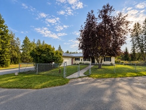Building Photo - 35920 Dawn Dr