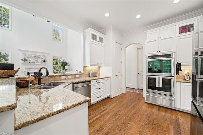 Building Photo - 7517 Henson Forest Dr