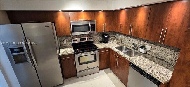 Building Photo - 2801 NE 183rd St