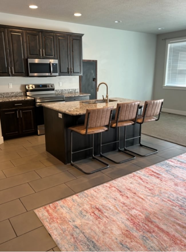 Building Photo - Stylish 3-Bedroom Townhome in Traverse Mou...