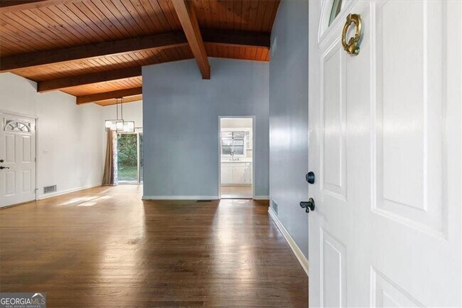 Building Photo - 2627 Woodacres Rd NE