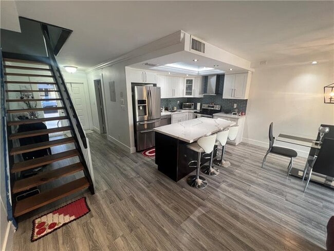 Building Photo - 211 NW 45th Ave