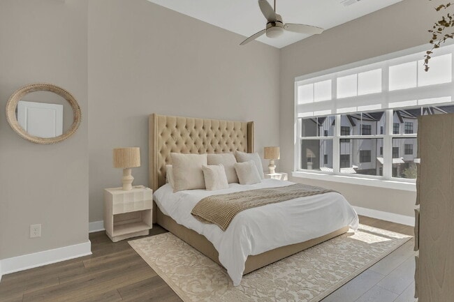 Building Photo - Better-than-new townhome in Highlands at S...