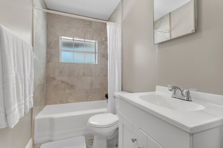 Building Photo - 915 Buena Vista Dr