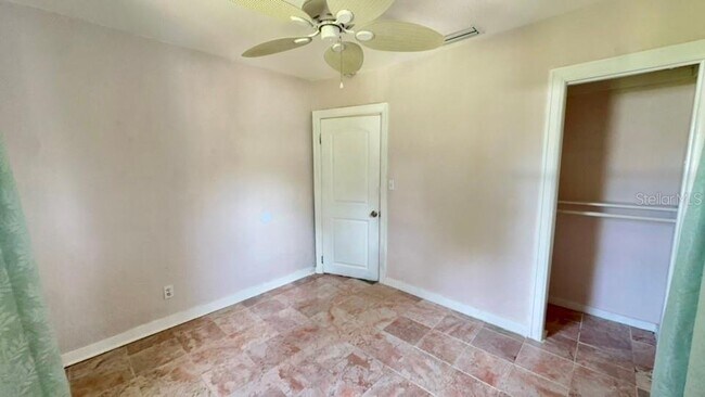 Building Photo - 332 Buena Vista Dr S