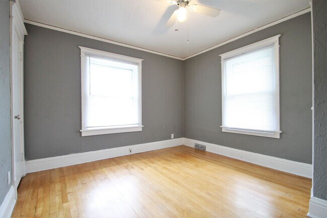 Building Photo - 2322 S 33rd St