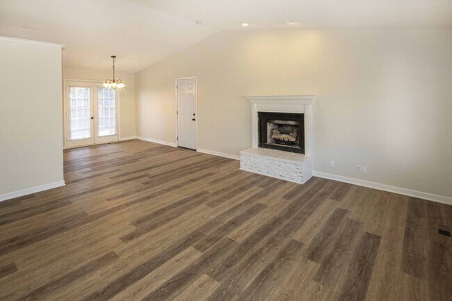 Building Photo - 6600 Woodcock Cir