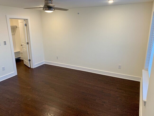 Building Photo - Stunning 2-Bed Condo with Private Roof Deck in Norris Square! Available mid-July!