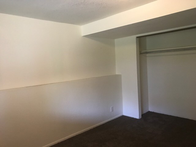 Building Photo - Spacious West Jordan Home w 2 car attached...