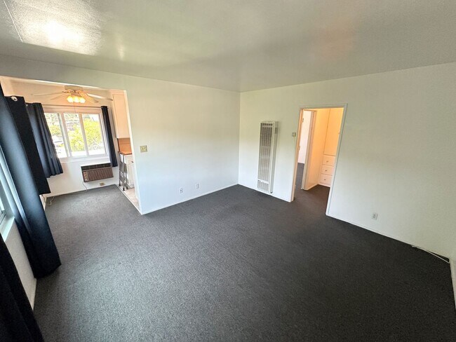 Building Photo - Vintage, like fine wine: 1 Bedroom Apartme...