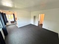 Building Photo - Corner 1 Bedroom Apartment in Los Feliz!