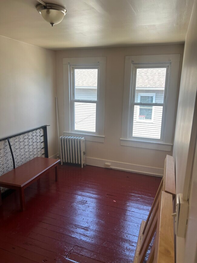 Building Photo - 825 S Webster Ave