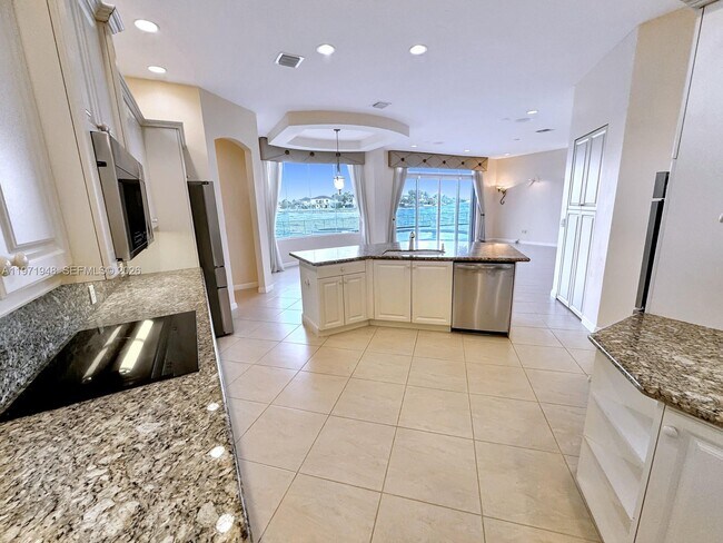 Building Photo - 5028 SW 170th Ave