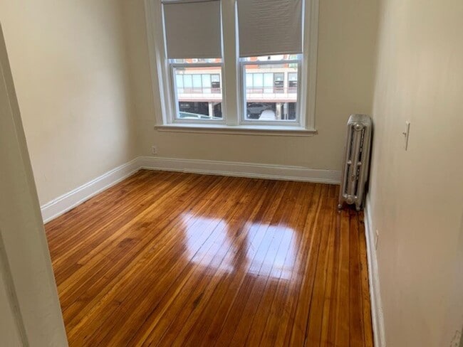 Building Photo - 3BR or 4BR near B/C trains, Wash Sq, heat ...