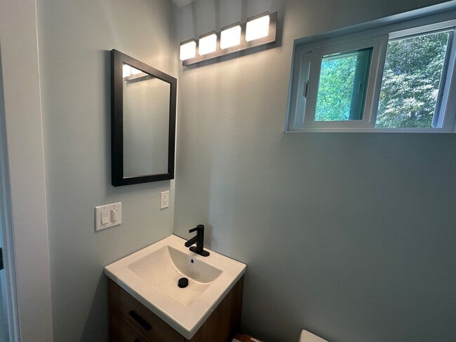 Building Photo - "Cozy & Modern 1BR in Glendale’s Most Char...
