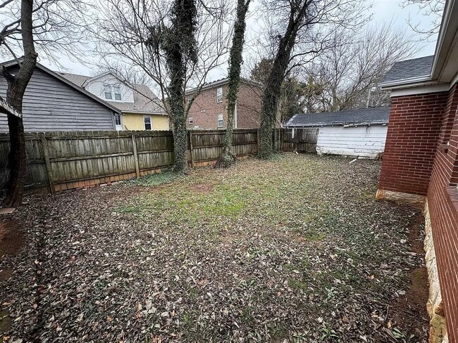 Building Photo - 1405 Kenton St