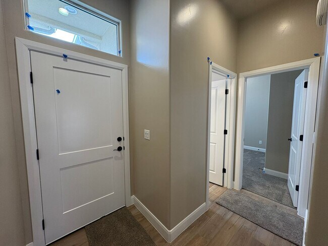 Building Photo - Townhome in Hurricane