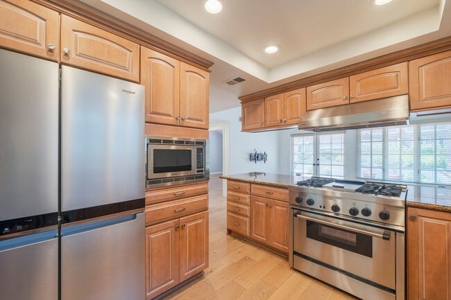 Building Photo - 16 Sausalito Cir W