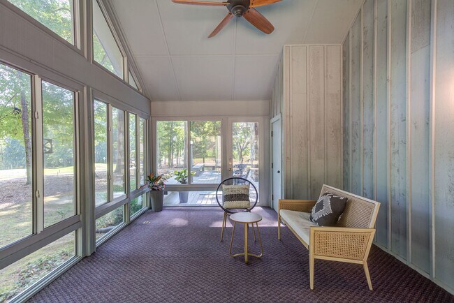 Building Photo - This Home is a Hole in One!