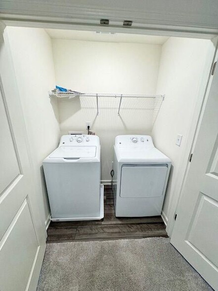 Building Photo - 502 Robson Dr