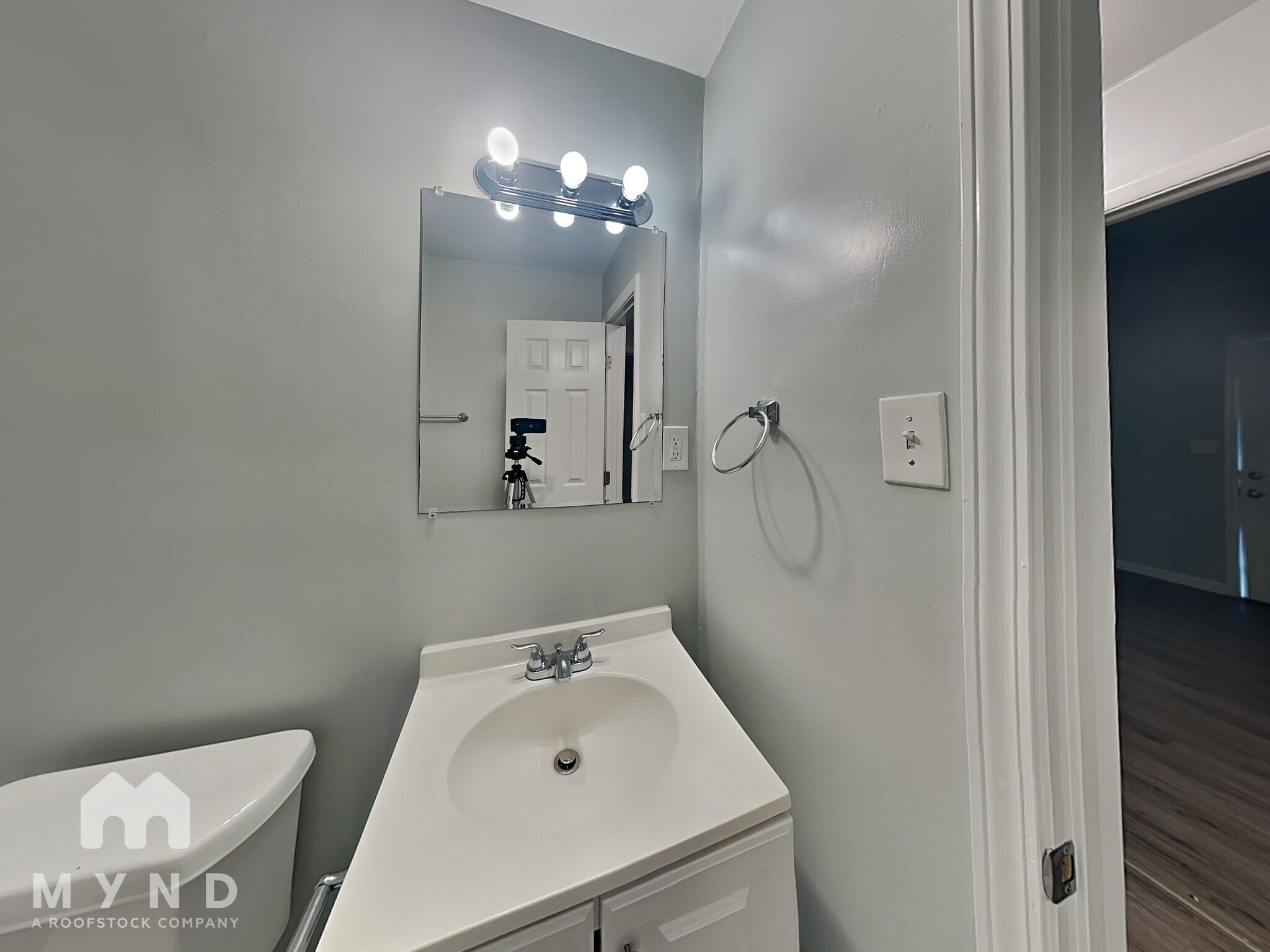 Building Photo - 438 Greenhill Way