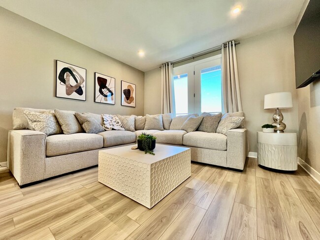 Building Photo - 4 Bedroom, Luxury living in premium location next to Liberty Center and Interstate 75