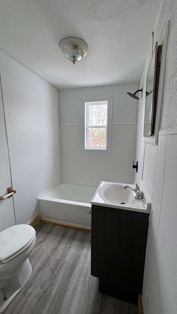 Building Photo - 519 W 2nd St