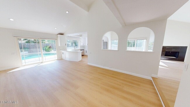 Building Photo - 2802 E Sierra Dr