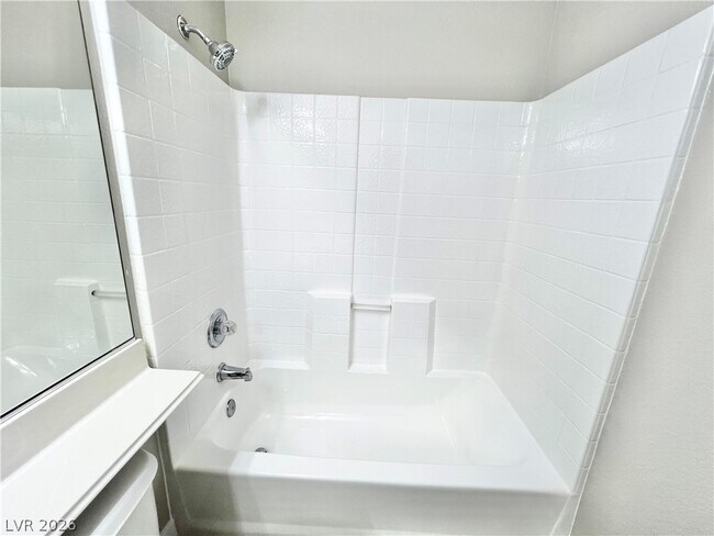 Building Photo - 1705 Encarta St