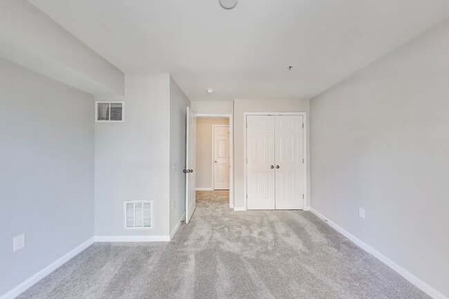 Building Photo - Elegant 3 bedroom, 2.5 bath townhome in Crown Farm