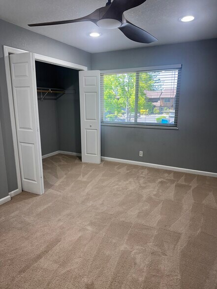 Building Photo - 1576 Parkway Dr