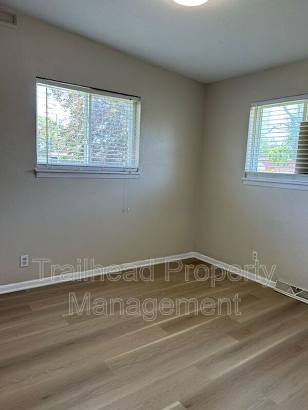 Building Photo - 4208 Lloyd St