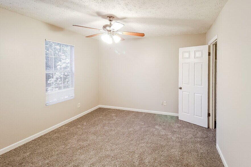 Building Photo - 5164 Galbraith Cir