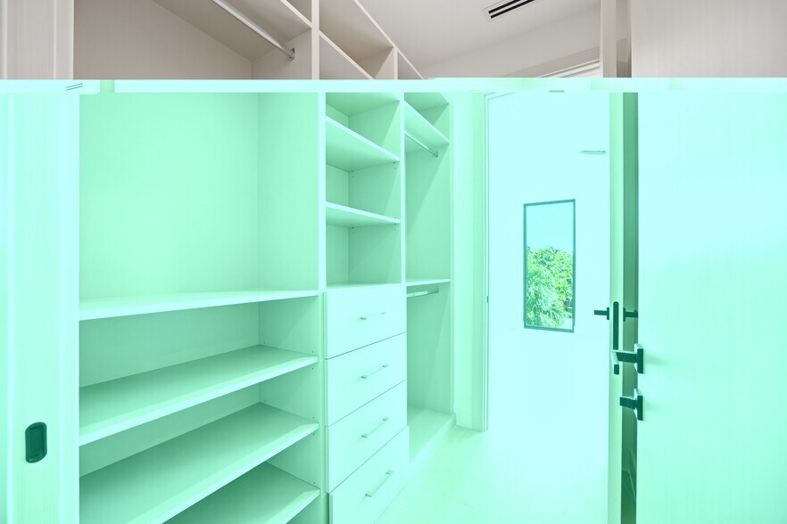 Building Photo - 1319 NE 13th Ave