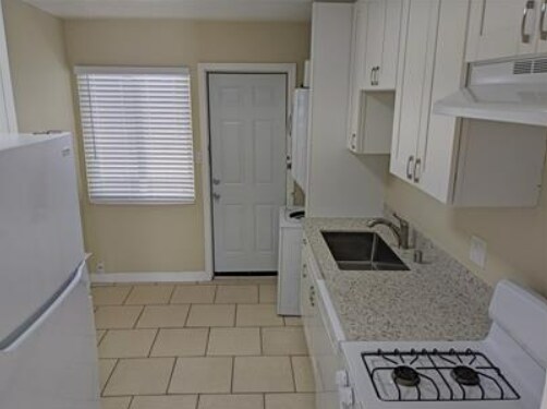 Building Photo - City Heights! RENOVATED 2-Bed, 1-Bath with...