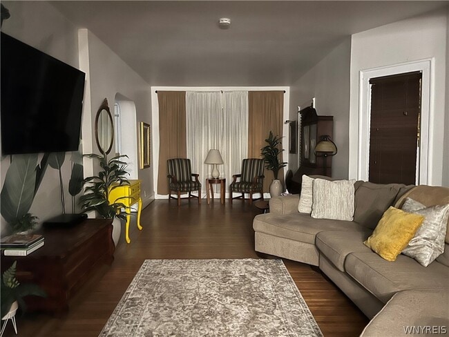 Building Photo - 836 Richmond Ave