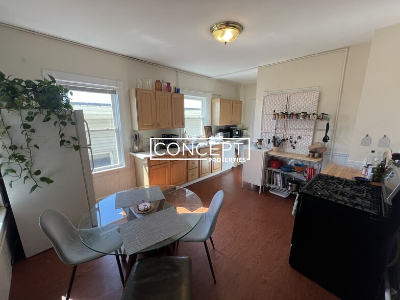 Building Photo - 51 Ibbetson St