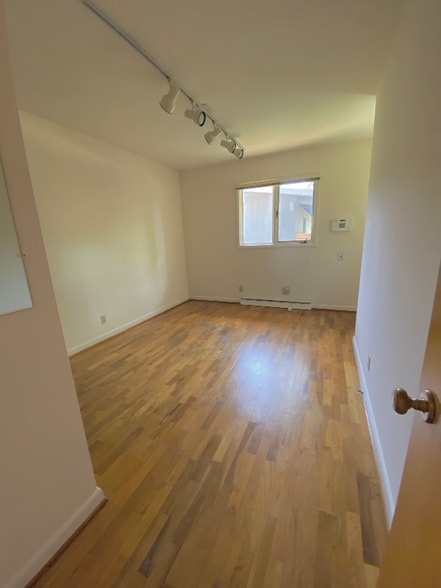 Building Photo - 1446 Norman Park Dr