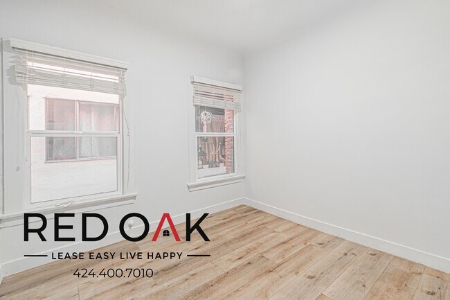 Building Photo - 247 S Alexandria Ave