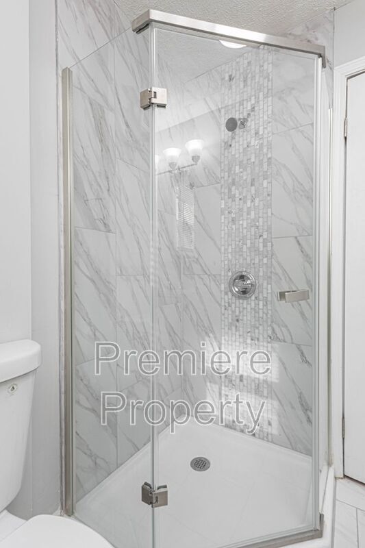 Building Photo - 11825 Roberts St