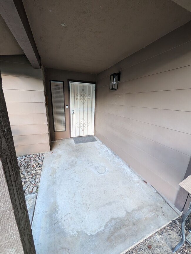 Building Photo - NW Visalia Home Coming Soon!
