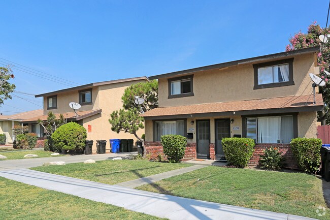 Building Photo - The Dakotas