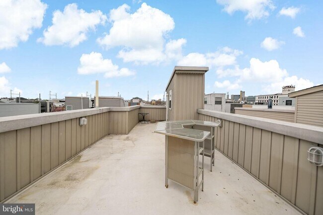 Building Photo - 1214 S Bonsall St