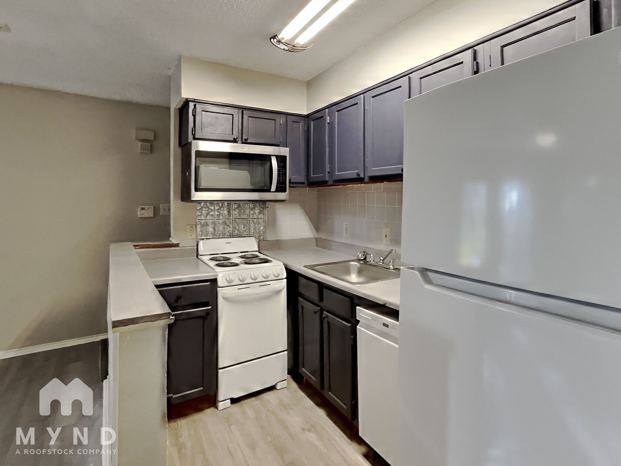 Building Photo - 9823 Walnut St