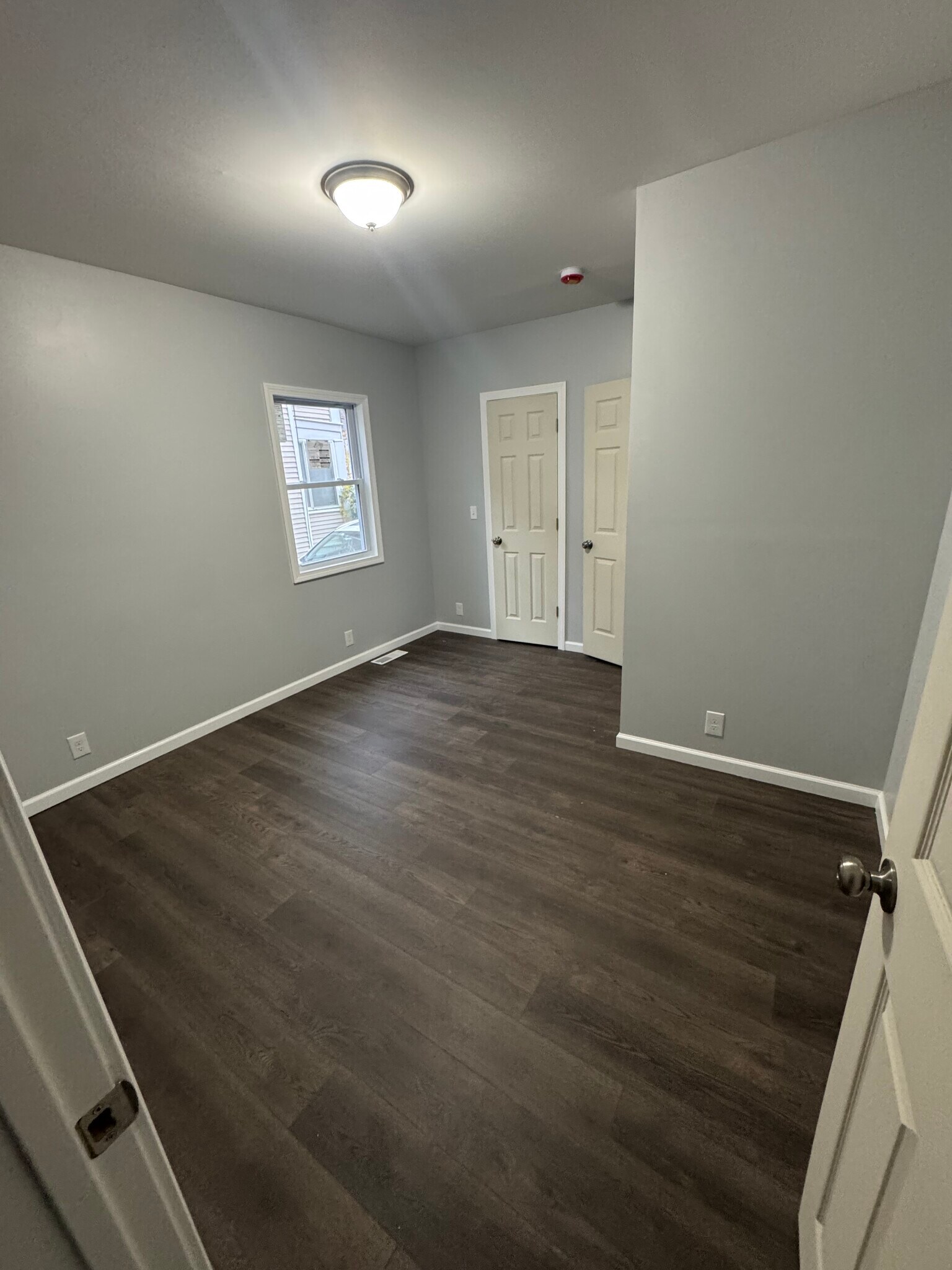 Building Photo - 240 College St