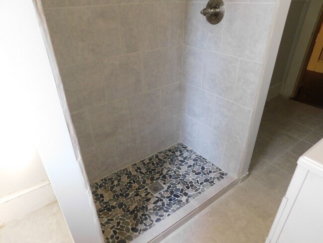 Building Photo - 2 Bedroom on Toombs