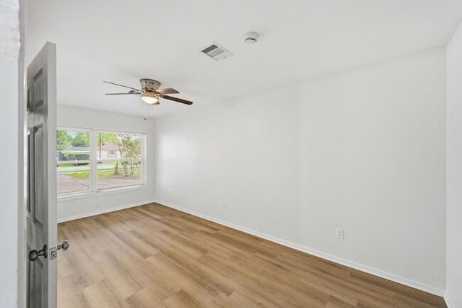 Building Photo - 2409 Estate Dr