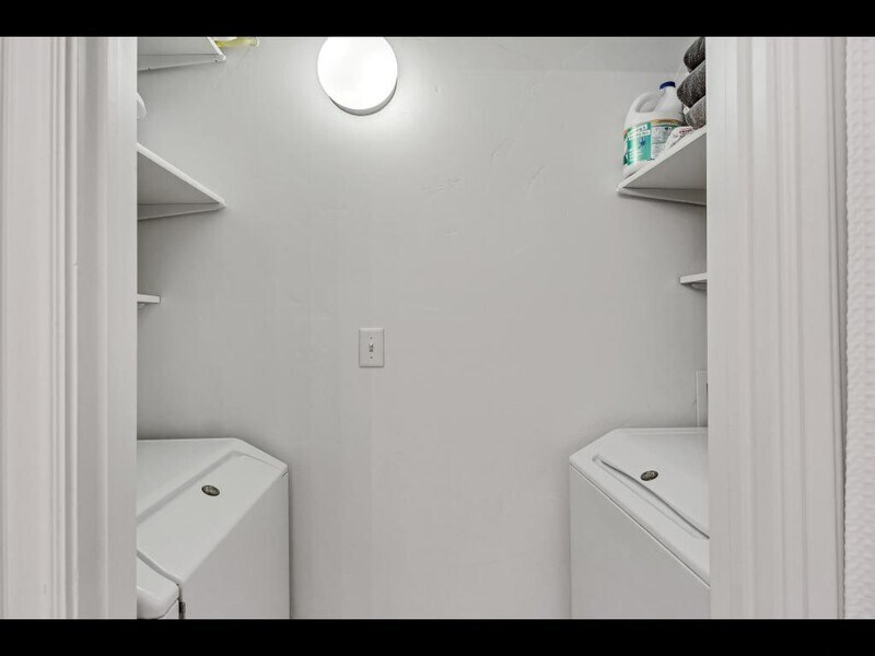Building Photo - 986 W 270 S