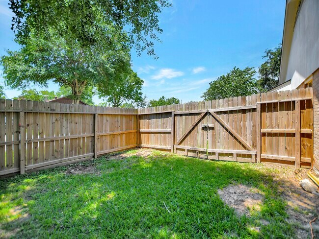 Building Photo - 21902 Meadowhill Dr