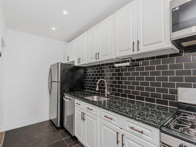 Building Photo - 800 Bronx River Rd